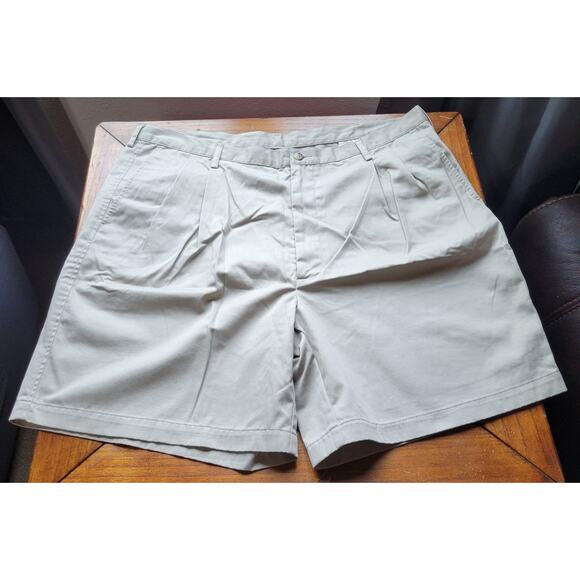 Haggar Men's 44 Waist Pleated Shorts with Pockets - Picture 1 of 4